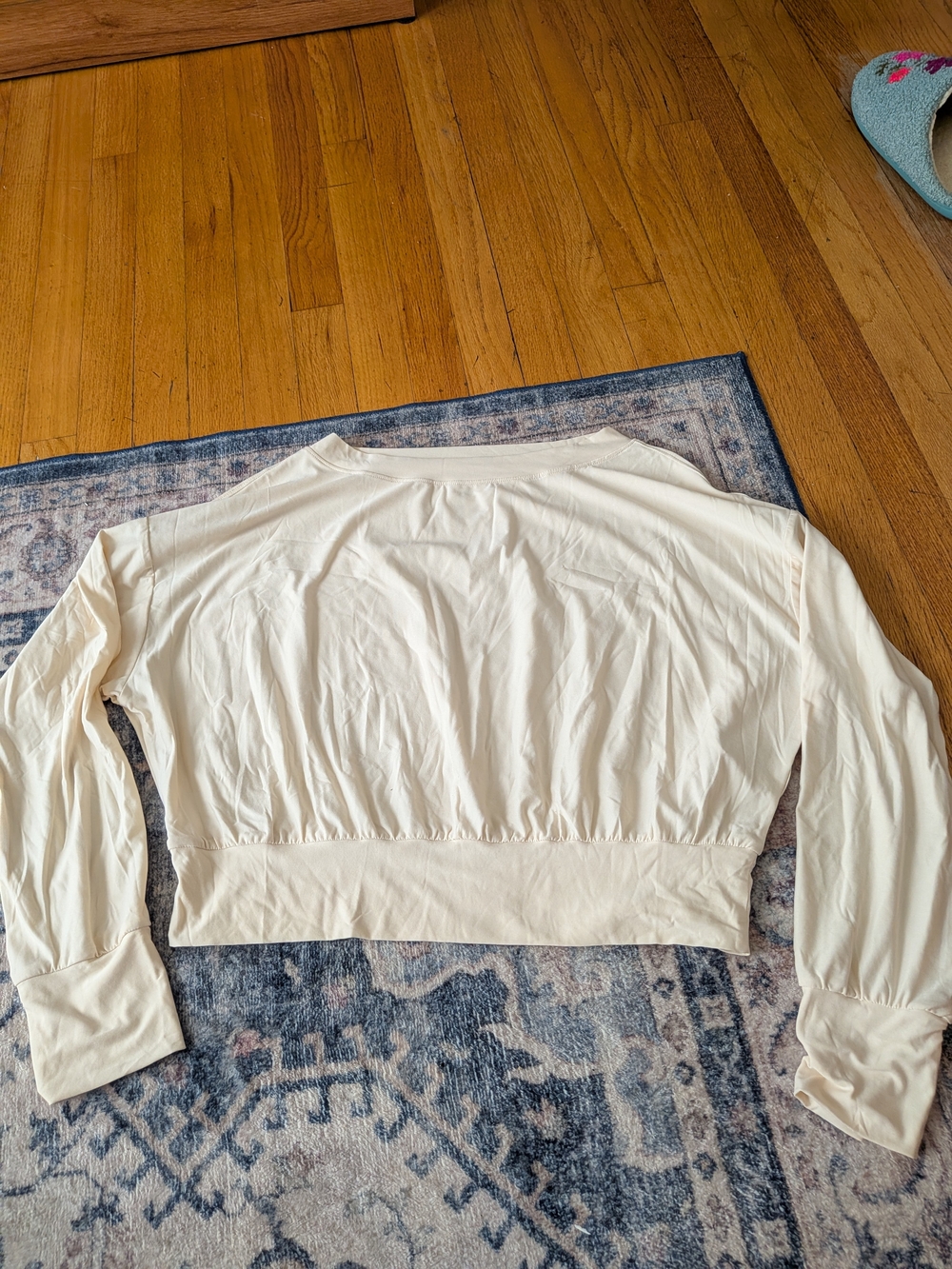 Women’s Cream Long-Sleeve Cropped Top